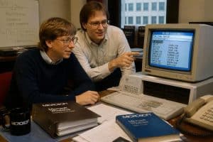 découvrez l'histoire du système d'exploitation windows, ses créateurs et les étapes clés de son développement depuis ses débuts.